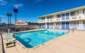 Motel 6-Lumberton, Nc